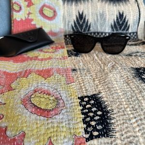 Ladies or Gentlemen, these are one size fits all Truly, and the brand is Diff!